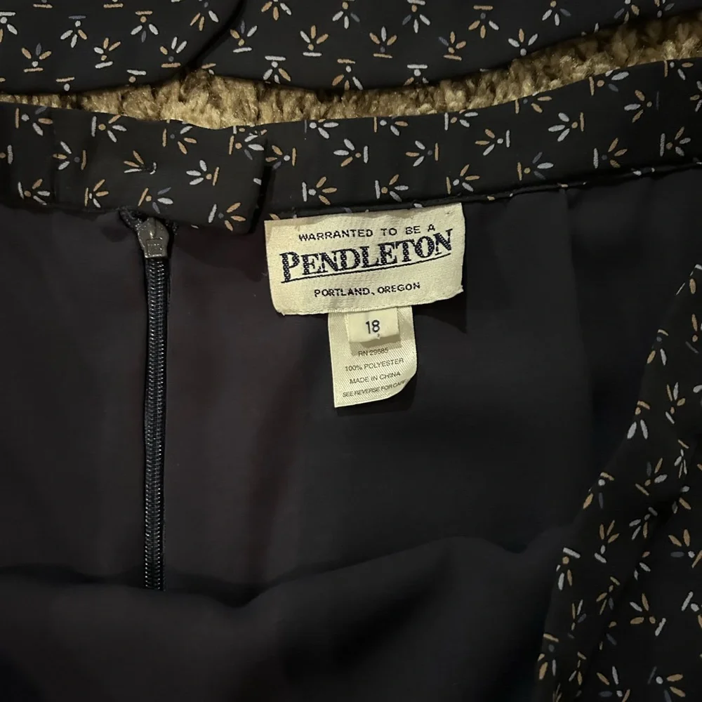 Pendleton Vintage Woman’s Blouse and‎ Skirt Set Size 18